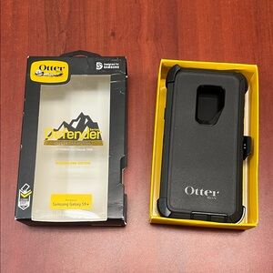 OtterBox Defender Series Black Case for Samsung Galaxy S9+